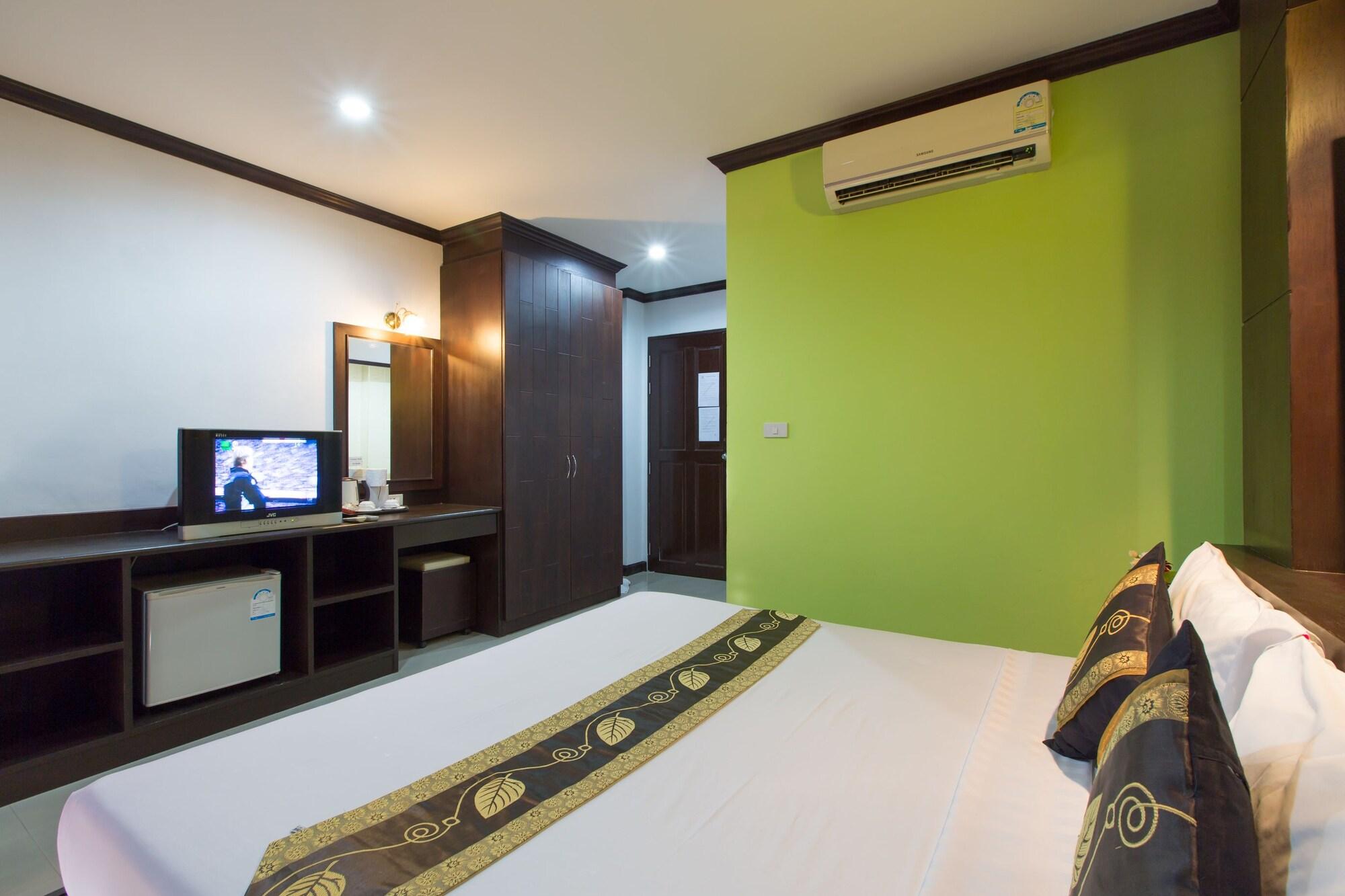 Patong Buri Hotel Buitenkant foto