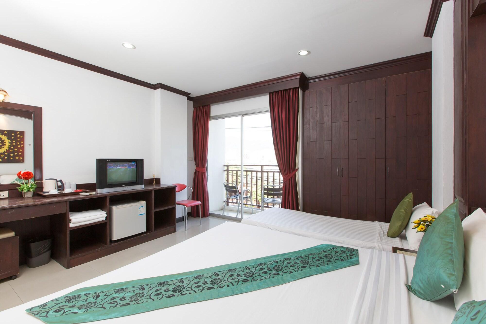Patong Buri Hotel Buitenkant foto