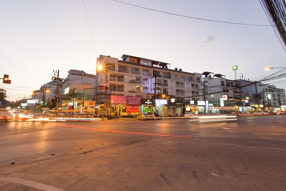 Patong Buri Hotel Buitenkant foto