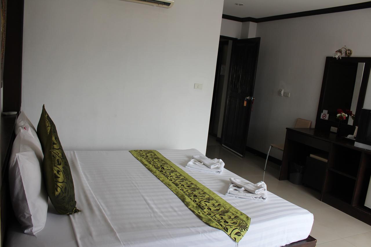 Patong Buri Hotel Buitenkant foto