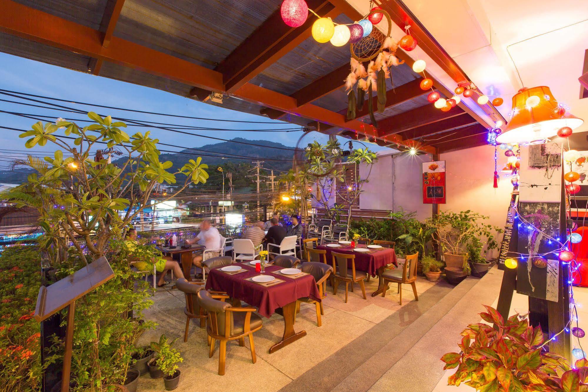 Patong Buri Hotel Buitenkant foto